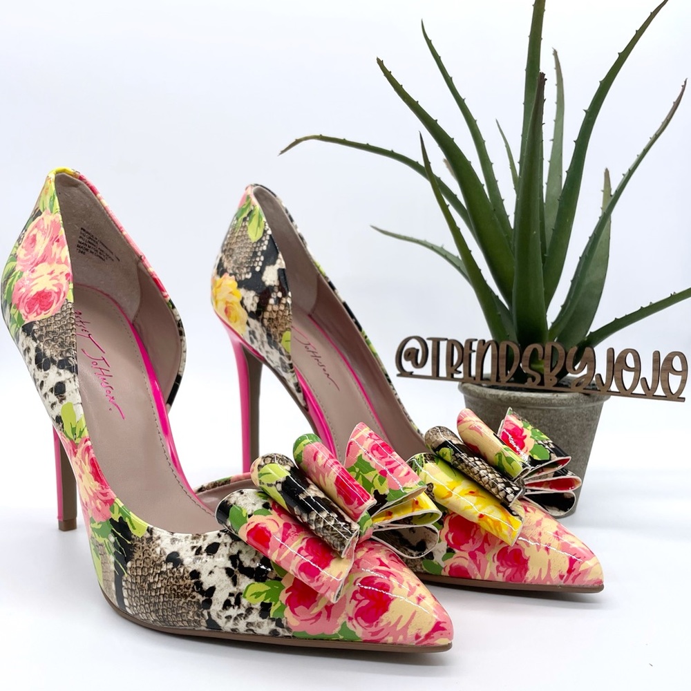 Betsey Johnson Prince Floral Snake Print Bow Pumps